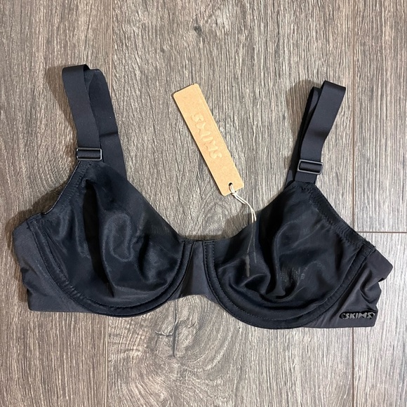 *NWT* SKIMS No-Show Molded Unlined Demi bra - Onyx - Picture 3 of 7